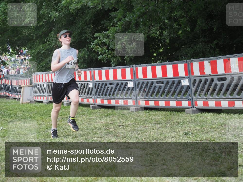 21.06.2025 - 27. Vierlanden-Triathlon KatJ http://msf.ph/oto/8052559 15.06.2025 12:01:41 Ziel 503 meine-sportfotos.de