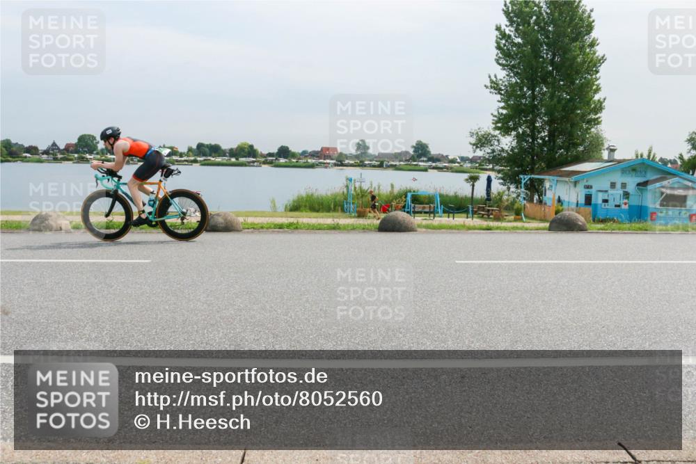15.06.2025 - 27. Vierlanden-Triathlon H.Heesch http://msf.ph/oto/8052560 15.06.2025 11:00:28 Radfahren 227, 489, 571, 650, 676 meine-sportfotos.de
