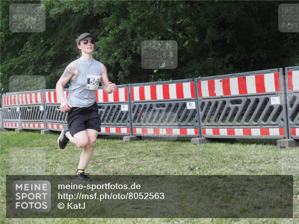21.06.2025 - 27. Vierlanden-Triathlon KatJ http://msf.ph/oto/8052563 15.06.2025 12:01:41 Ziel 503 meine-sportfotos.de