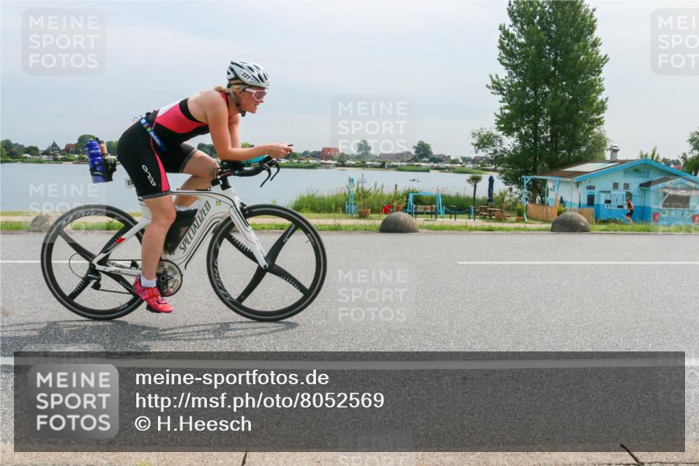 15.06.2025 - 27. Vierlanden-Triathlon H.Heesch http://msf.ph/oto/8052569 15.06.2025 11:00:31 Radfahren 157, 227, 489, 571, 638, 650 meine-sportfotos.de
