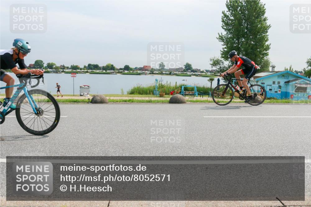 15.06.2025 - 27. Vierlanden-Triathlon H.Heesch http://msf.ph/oto/8052571 15.06.2025 11:00:32 Radfahren 157, 227, 489, 571, 638, 650 meine-sportfotos.de