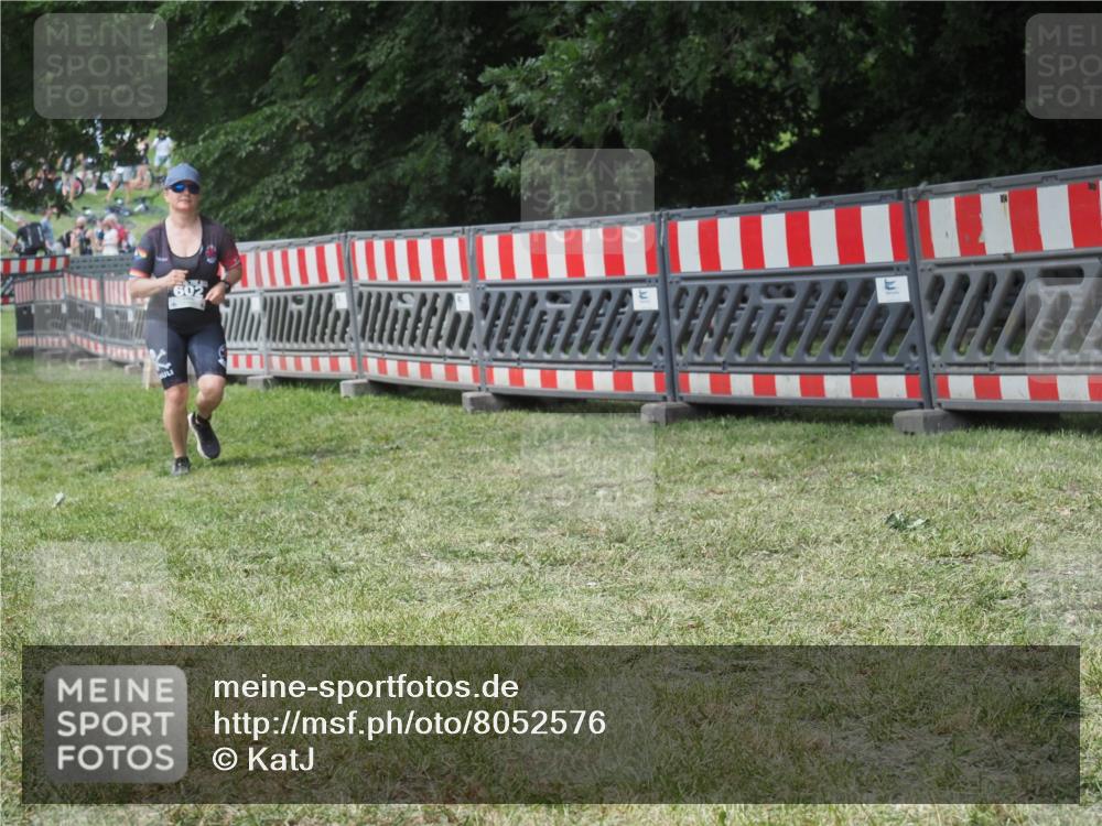 21.06.2025 - 27. Vierlanden-Triathlon KatJ http://msf.ph/oto/8052576 15.06.2025 12:04:28 Ziel 602 meine-sportfotos.de