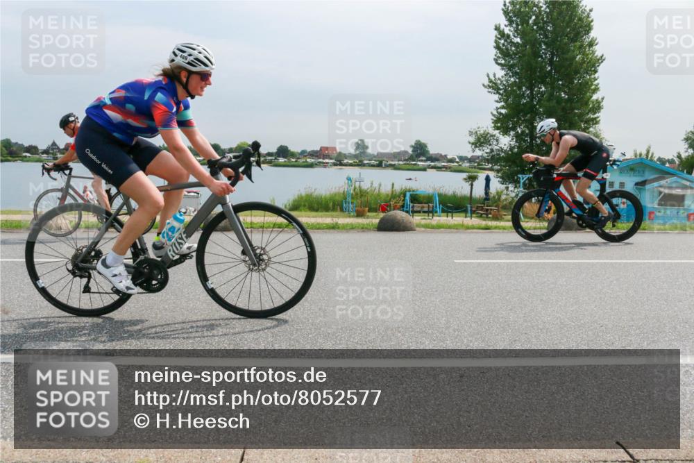 15.06.2025 - 27. Vierlanden-Triathlon H.Heesch http://msf.ph/oto/8052577 15.06.2025 11:00:32 Radfahren 157, 227, 489, 571, 638, 650 meine-sportfotos.de