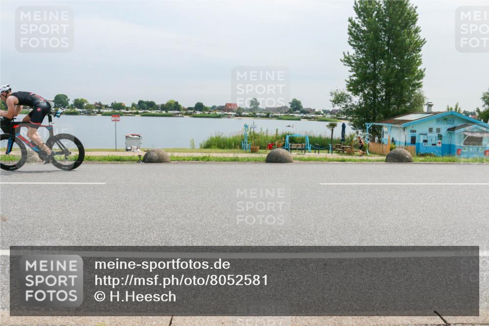 15.06.2025 - 27. Vierlanden-Triathlon H.Heesch http://msf.ph/oto/8052581 15.06.2025 11:00:33 Radfahren 157, 162, 227, 489, 571, 638, 650 meine-sportfotos.de