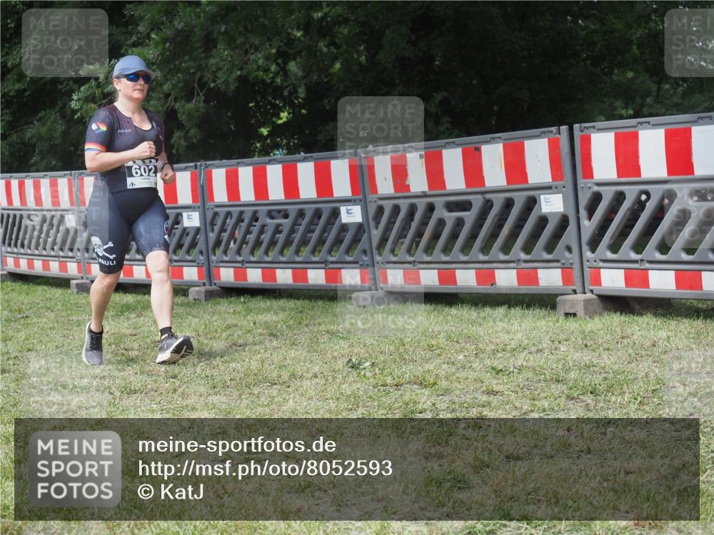 21.06.2025 - 27. Vierlanden-Triathlon KatJ http://msf.ph/oto/8052593 15.06.2025 12:04:29 Ziel 602 meine-sportfotos.de