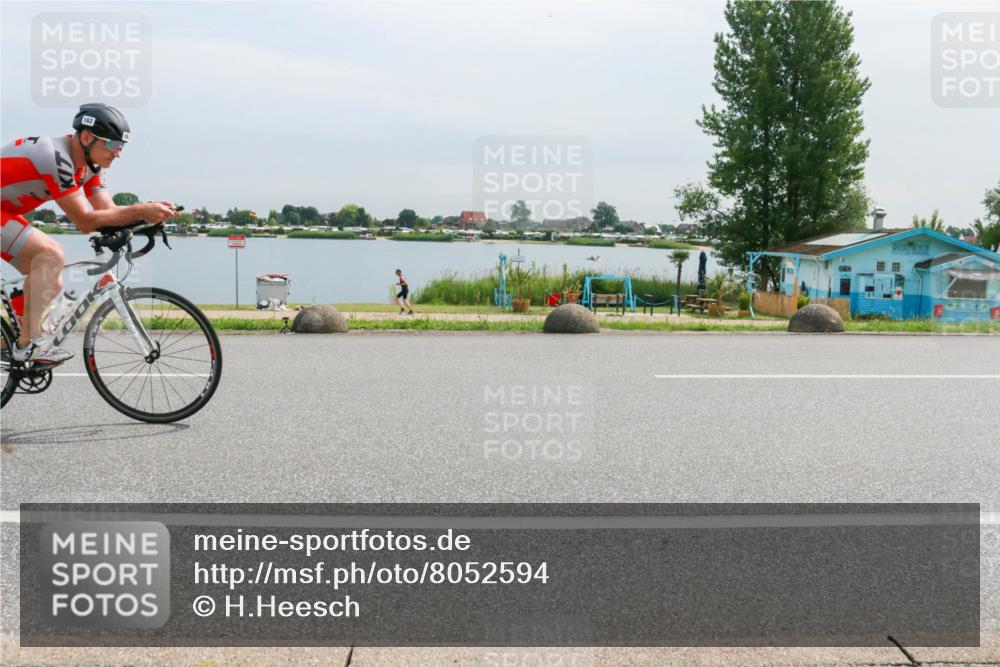 15.06.2025 - 27. Vierlanden-Triathlon H.Heesch http://msf.ph/oto/8052594 15.06.2025 11:00:37 Radfahren 61, 157, 162, 417, 638 meine-sportfotos.de