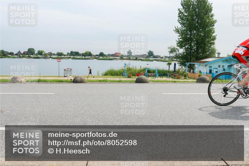 15.06.2025 - 27. Vierlanden-Triathlon H.Heesch http://msf.ph/oto/8052598 15.06.2025 11:00:37 Radfahren 61, 157, 162, 417, 638 meine-sportfotos.de