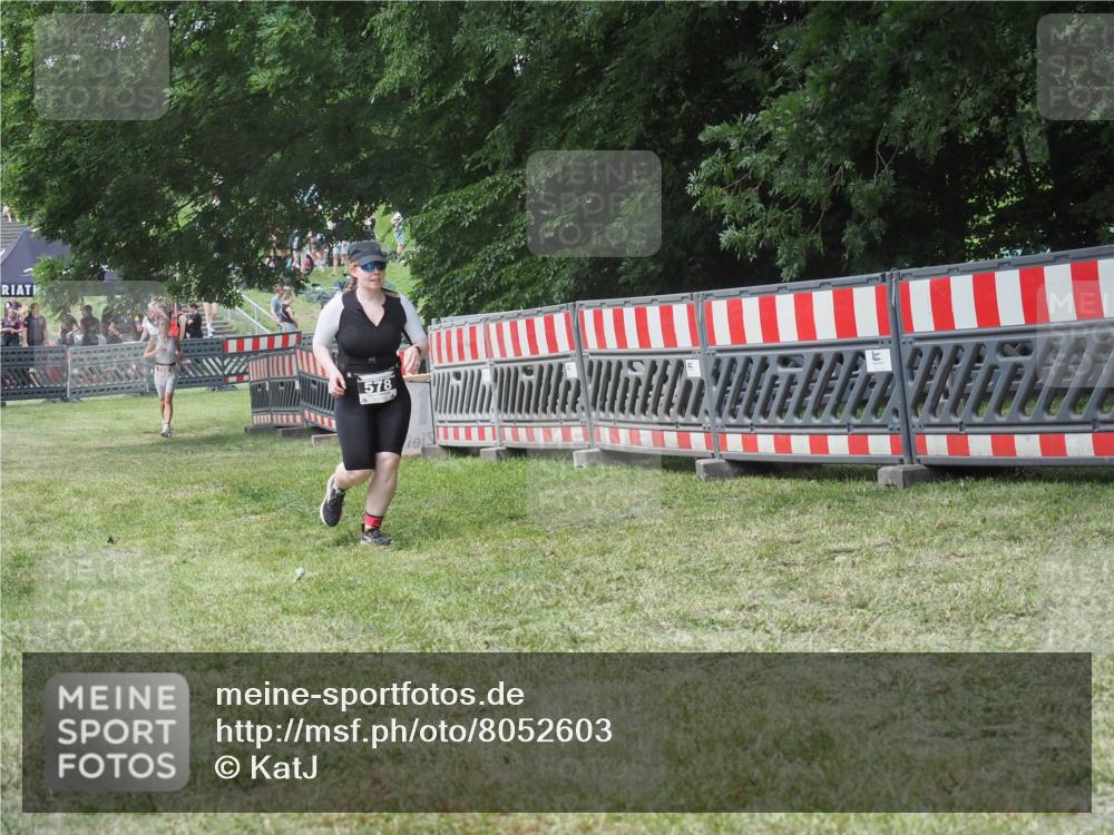 21.06.2025 - 27. Vierlanden-Triathlon KatJ http://msf.ph/oto/8052603 15.06.2025 12:04:44 Ziel 578 meine-sportfotos.de