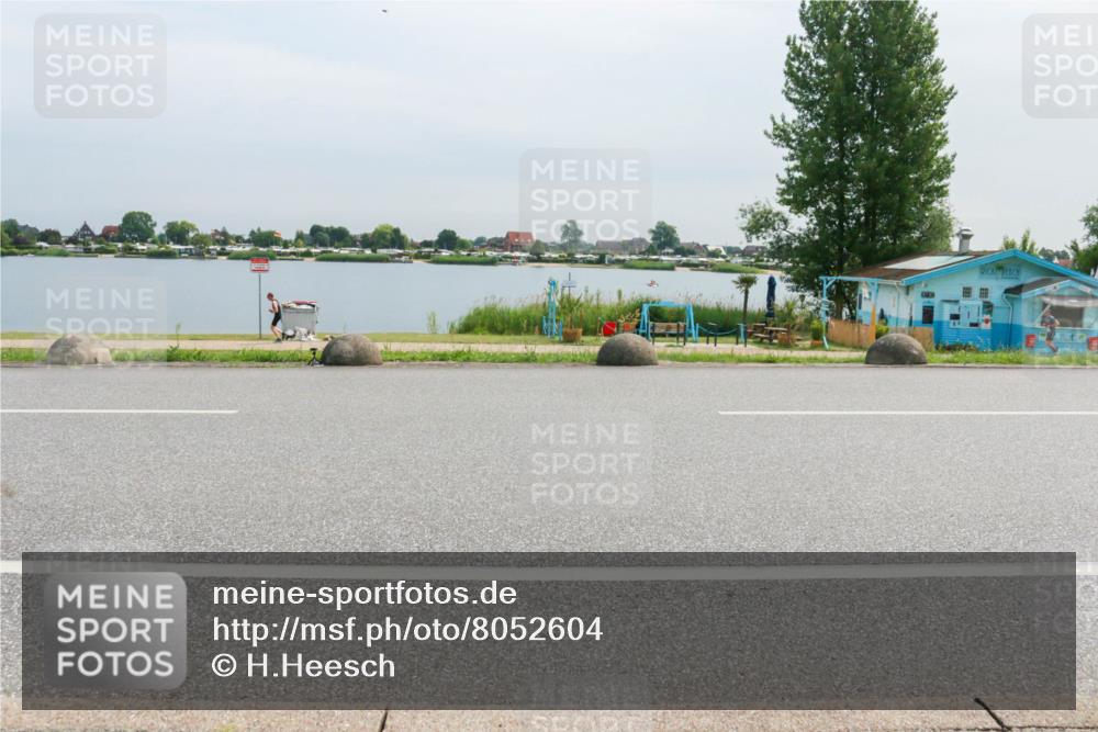 15.06.2025 - 27. Vierlanden-Triathlon H.Heesch http://msf.ph/oto/8052604 15.06.2025 11:00:39 Radfahren 61, 157, 162, 417, 638, 726, 759 meine-sportfotos.de
