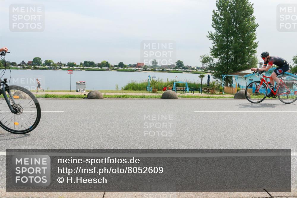 15.06.2025 - 27. Vierlanden-Triathlon H.Heesch http://msf.ph/oto/8052609 15.06.2025 11:00:40 Radfahren 61, 162, 417, 421, 586, 726, 759 meine-sportfotos.de