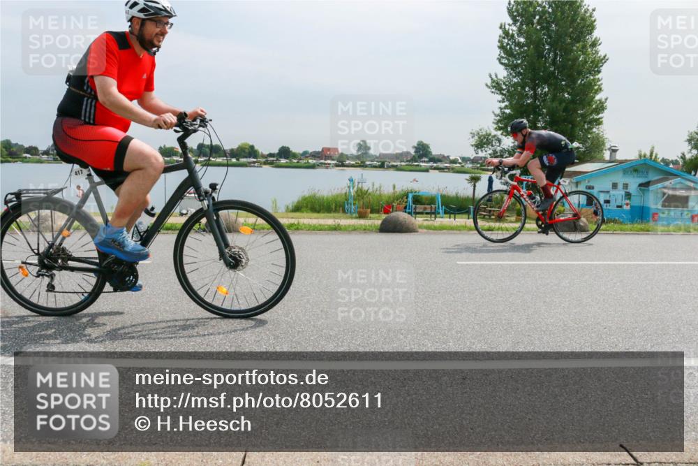 15.06.2025 - 27. Vierlanden-Triathlon H.Heesch http://msf.ph/oto/8052611 15.06.2025 11:00:40 Radfahren 61, 162, 417, 421, 586, 726, 759 meine-sportfotos.de