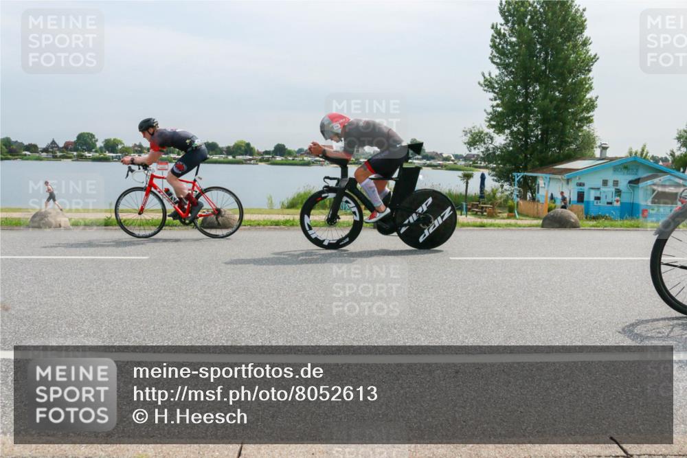 15.06.2025 - 27. Vierlanden-Triathlon H.Heesch http://msf.ph/oto/8052613 15.06.2025 11:00:41 Radfahren 61, 162, 417, 421, 586, 726, 759 meine-sportfotos.de