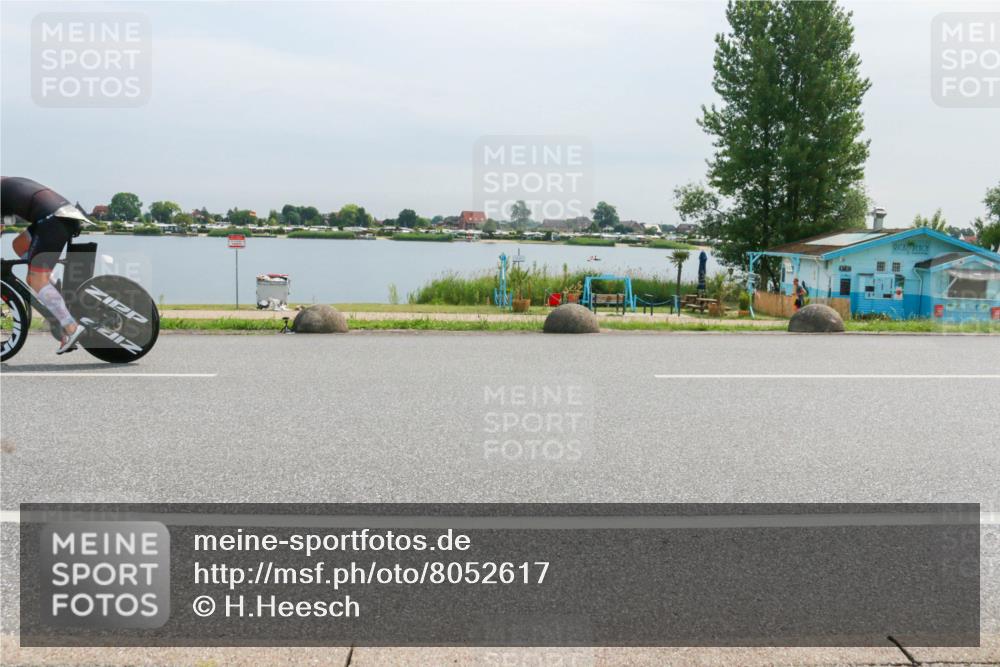 15.06.2025 - 27. Vierlanden-Triathlon H.Heesch http://msf.ph/oto/8052617 15.06.2025 11:00:41 Radfahren 61, 162, 417, 421, 586, 726, 759 meine-sportfotos.de