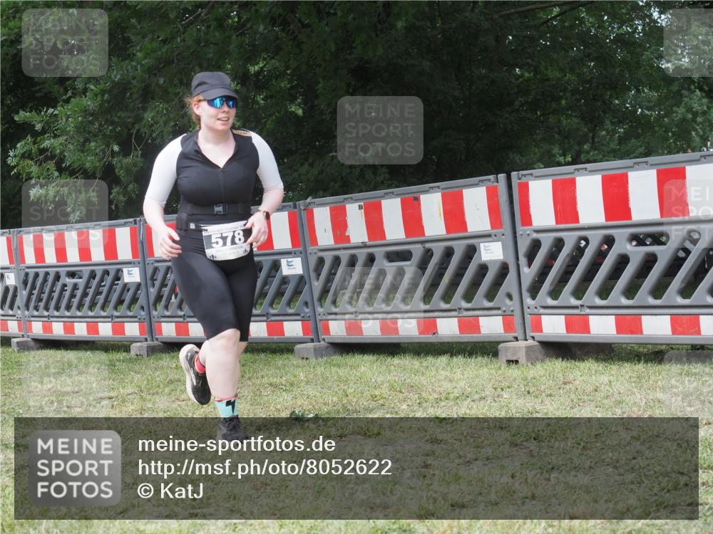 21.06.2025 - 27. Vierlanden-Triathlon KatJ http://msf.ph/oto/8052622 15.06.2025 12:04:46 Ziel 578 meine-sportfotos.de