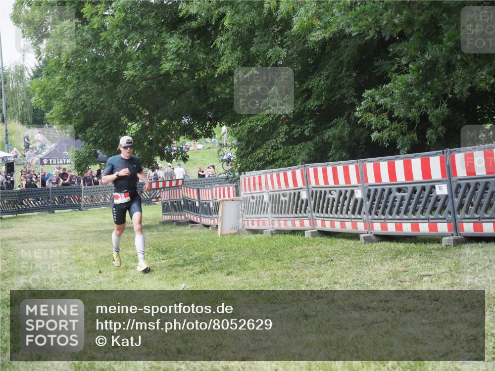 21.06.2025 - 27. Vierlanden-Triathlon KatJ http://msf.ph/oto/8052629 15.06.2025 12:06:02 Ziel 38 meine-sportfotos.de