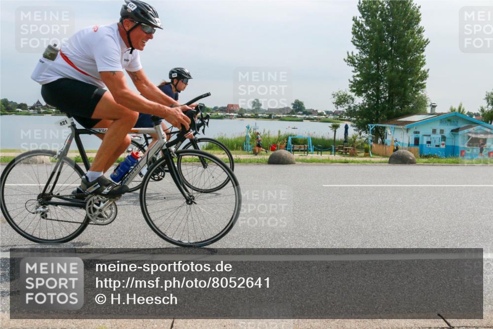 15.06.2025 - 27. Vierlanden-Triathlon H.Heesch http://msf.ph/oto/8052641 15.06.2025 11:00:45 Radfahren 61, 226, 421, 586, 726, 759 meine-sportfotos.de