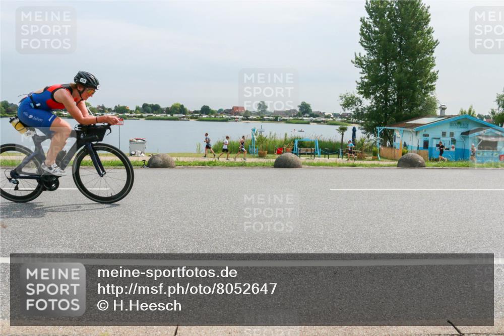 15.06.2025 - 27. Vierlanden-Triathlon H.Heesch http://msf.ph/oto/8052647 15.06.2025 11:00:46 Radfahren 226, 421, 586, 726, 759 meine-sportfotos.de