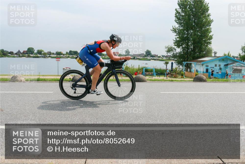 15.06.2025 - 27. Vierlanden-Triathlon H.Heesch http://msf.ph/oto/8052649 15.06.2025 11:00:46 Radfahren 226, 421, 586, 726, 759 meine-sportfotos.de