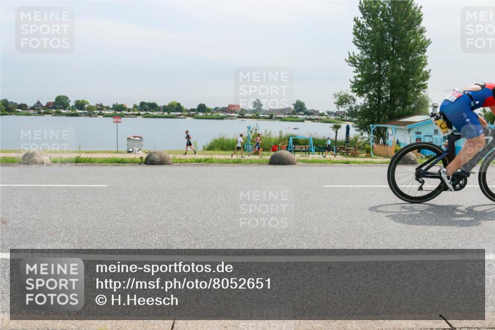 15.06.2025 - 27. Vierlanden-Triathlon H.Heesch http://msf.ph/oto/8052651 15.06.2025 11:00:47 Radfahren 226, 421, 586, 726, 759 meine-sportfotos.de