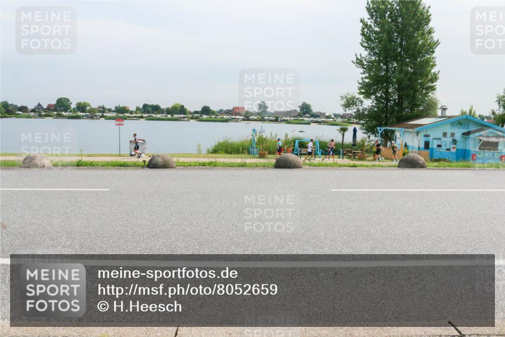 15.06.2025 - 27. Vierlanden-Triathlon H.Heesch http://msf.ph/oto/8052659 15.06.2025 11:00:48 Radfahren 226, 421, 586 meine-sportfotos.de