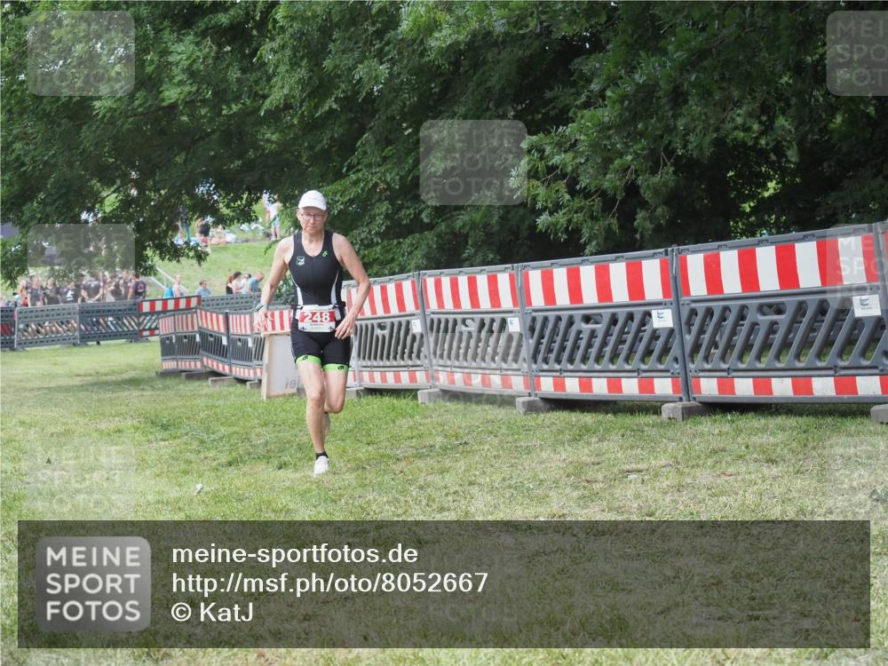 21.06.2025 - 27. Vierlanden-Triathlon KatJ http://msf.ph/oto/8052667 15.06.2025 12:06:18 Ziel 248 meine-sportfotos.de