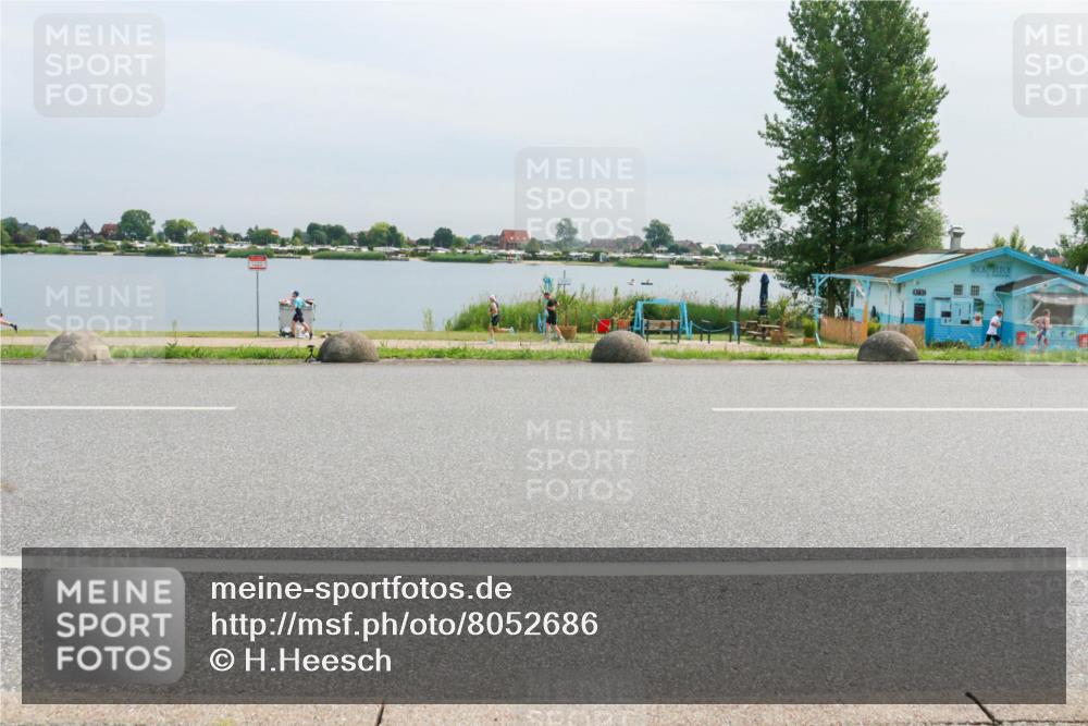 15.06.2025 - 27. Vierlanden-Triathlon H.Heesch http://msf.ph/oto/8052686 15.06.2025 11:00:51 Radfahren  meine-sportfotos.de