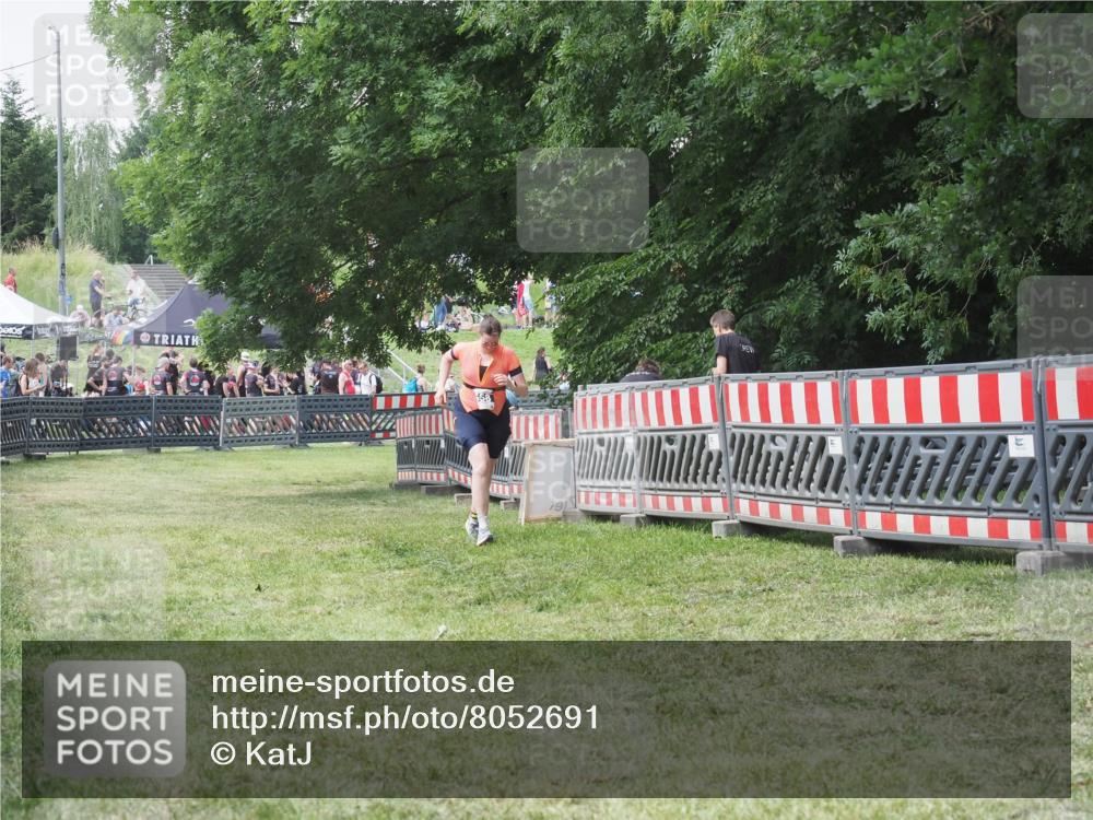 21.06.2025 - 27. Vierlanden-Triathlon KatJ http://msf.ph/oto/8052691 15.06.2025 12:06:58 Ziel 558 meine-sportfotos.de