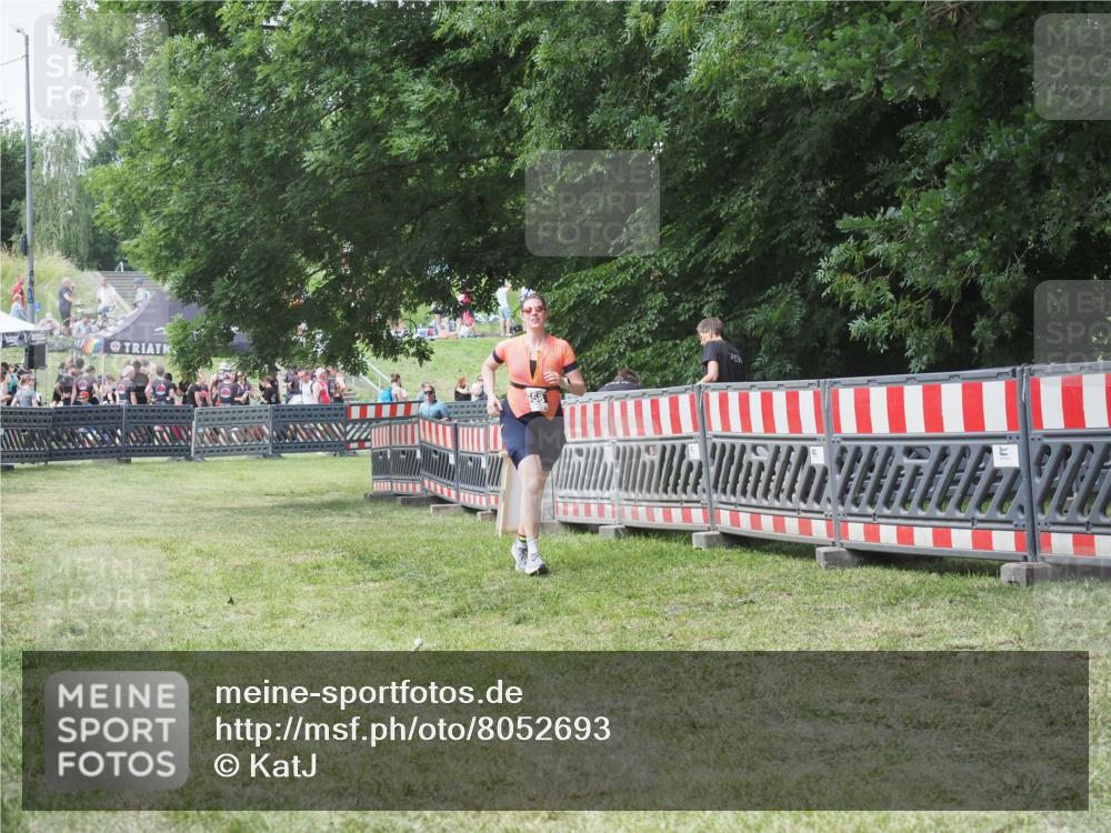 21.06.2025 - 27. Vierlanden-Triathlon KatJ http://msf.ph/oto/8052693 15.06.2025 12:06:59 Ziel 558 meine-sportfotos.de