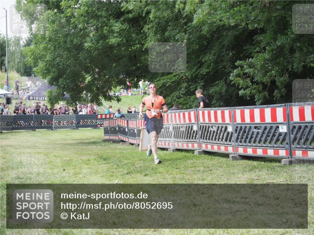 21.06.2025 - 27. Vierlanden-Triathlon KatJ http://msf.ph/oto/8052695 15.06.2025 12:06:59 Ziel 558 meine-sportfotos.de