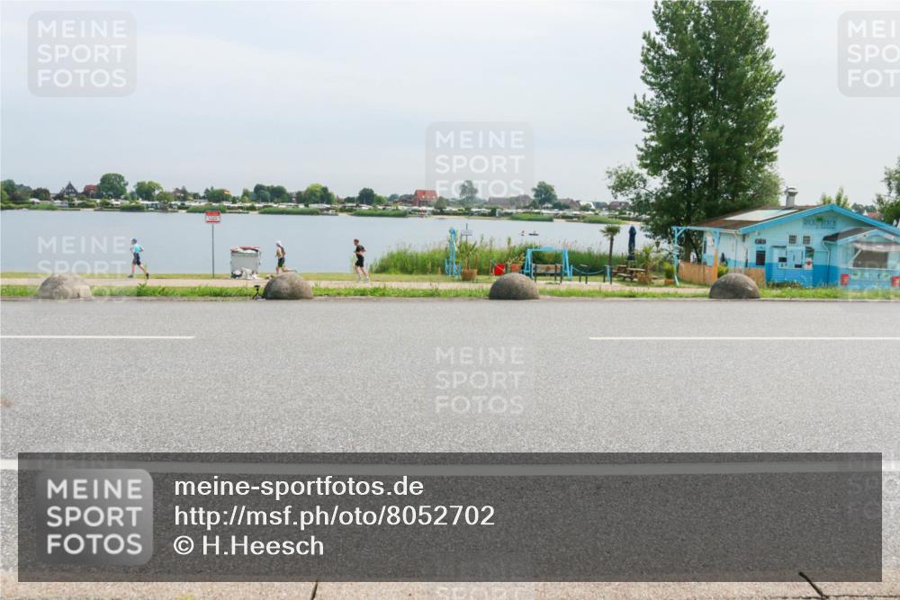 15.06.2025 - 27. Vierlanden-Triathlon H.Heesch http://msf.ph/oto/8052702 15.06.2025 11:00:53 Radfahren  meine-sportfotos.de