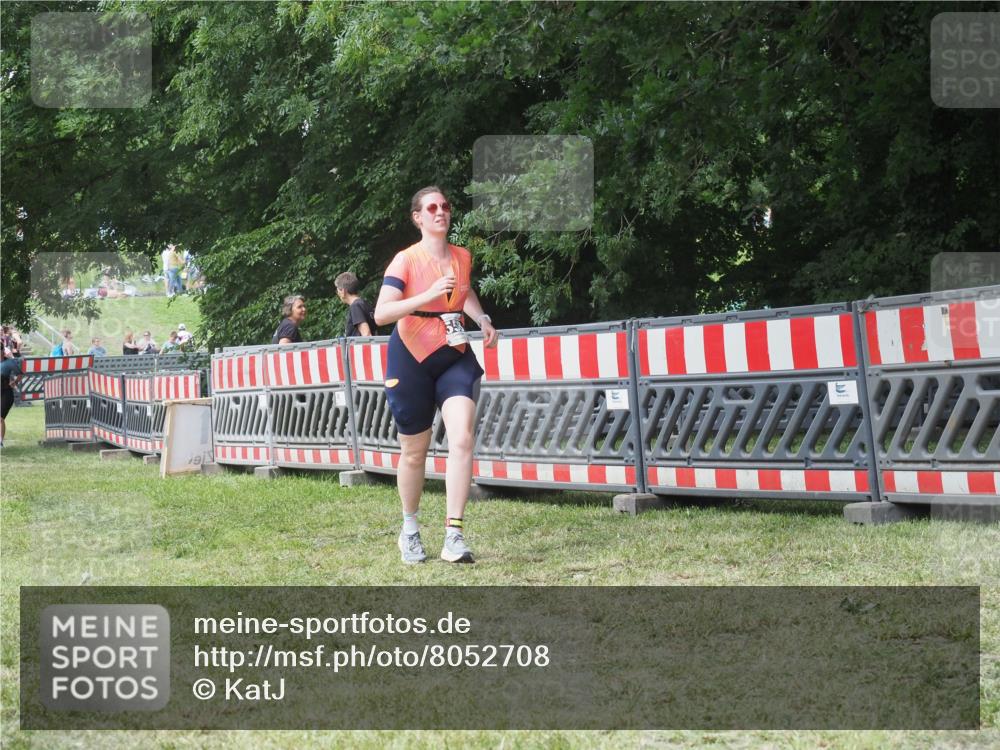21.06.2025 - 27. Vierlanden-Triathlon KatJ http://msf.ph/oto/8052708 15.06.2025 12:07:01 Ziel 63, 558 meine-sportfotos.de