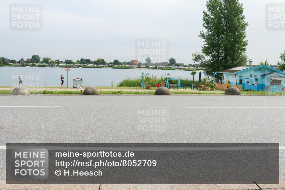 15.06.2025 - 27. Vierlanden-Triathlon H.Heesch http://msf.ph/oto/8052709 15.06.2025 11:00:55 Radfahren  meine-sportfotos.de