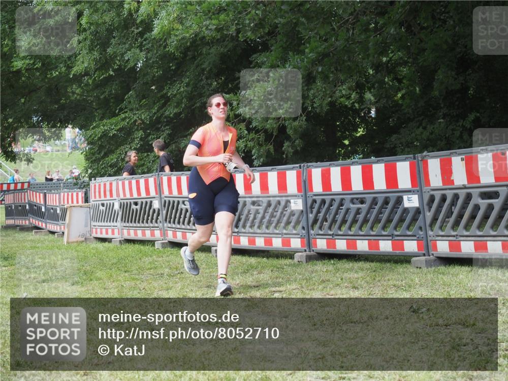 21.06.2025 - 27. Vierlanden-Triathlon KatJ http://msf.ph/oto/8052710 15.06.2025 12:07:01 Ziel 63, 558 meine-sportfotos.de