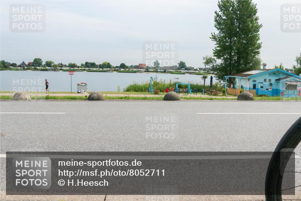 15.06.2025 - 27. Vierlanden-Triathlon H.Heesch http://msf.ph/oto/8052711 15.06.2025 11:00:56 Radfahren 203 meine-sportfotos.de