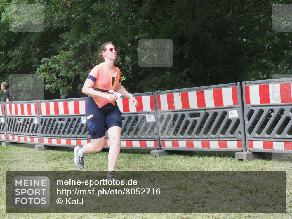 21.06.2025 - 27. Vierlanden-Triathlon KatJ http://msf.ph/oto/8052716 15.06.2025 12:07:02 Ziel 63, 558 meine-sportfotos.de