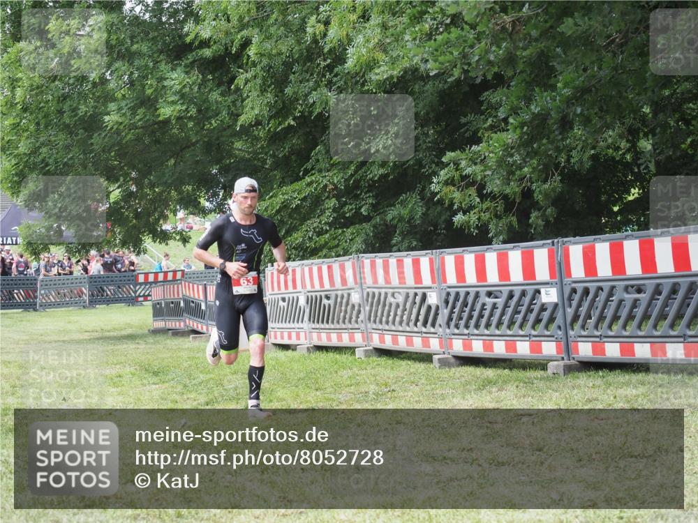 21.06.2025 - 27. Vierlanden-Triathlon KatJ http://msf.ph/oto/8052728 15.06.2025 12:07:11 Ziel 63 meine-sportfotos.de