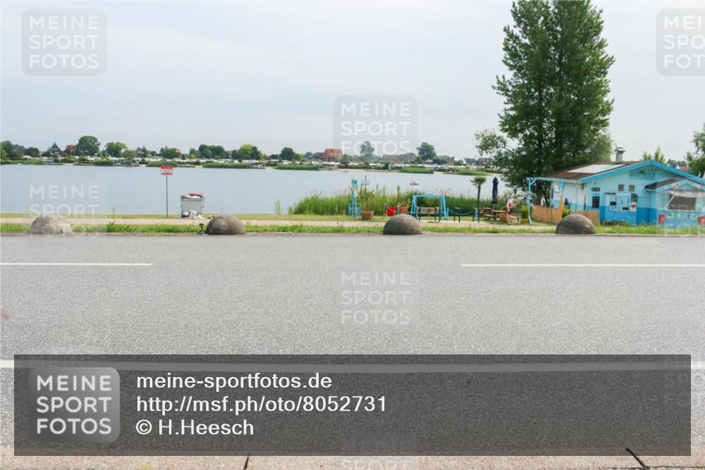 15.06.2025 - 27. Vierlanden-Triathlon H.Heesch http://msf.ph/oto/8052731 15.06.2025 11:00:59 Radfahren 203 meine-sportfotos.de