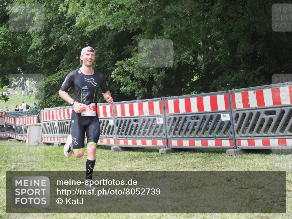 21.06.2025 - 27. Vierlanden-Triathlon KatJ http://msf.ph/oto/8052739 15.06.2025 12:07:12 Ziel 63 meine-sportfotos.de