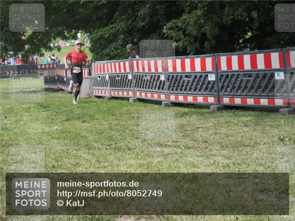 21.06.2025 - 27. Vierlanden-Triathlon KatJ http://msf.ph/oto/8052749 15.06.2025 12:07:32 Ziel 124 meine-sportfotos.de