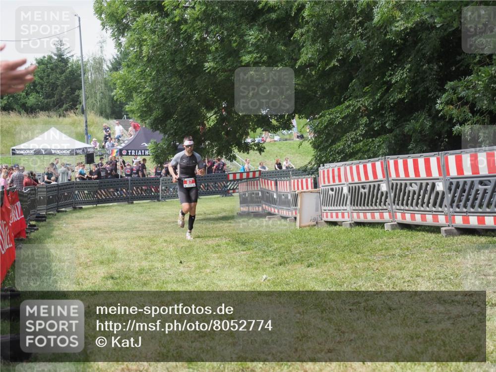 21.06.2025 - 27. Vierlanden-Triathlon KatJ http://msf.ph/oto/8052774 15.06.2025 12:08:07 Ziel 87 meine-sportfotos.de