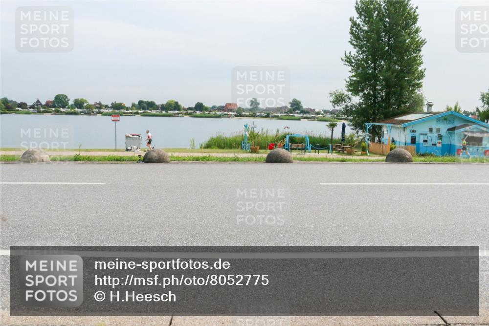 15.06.2025 - 27. Vierlanden-Triathlon H.Heesch http://msf.ph/oto/8052775 15.06.2025 11:01:04 Radfahren 163, 203, 695 meine-sportfotos.de