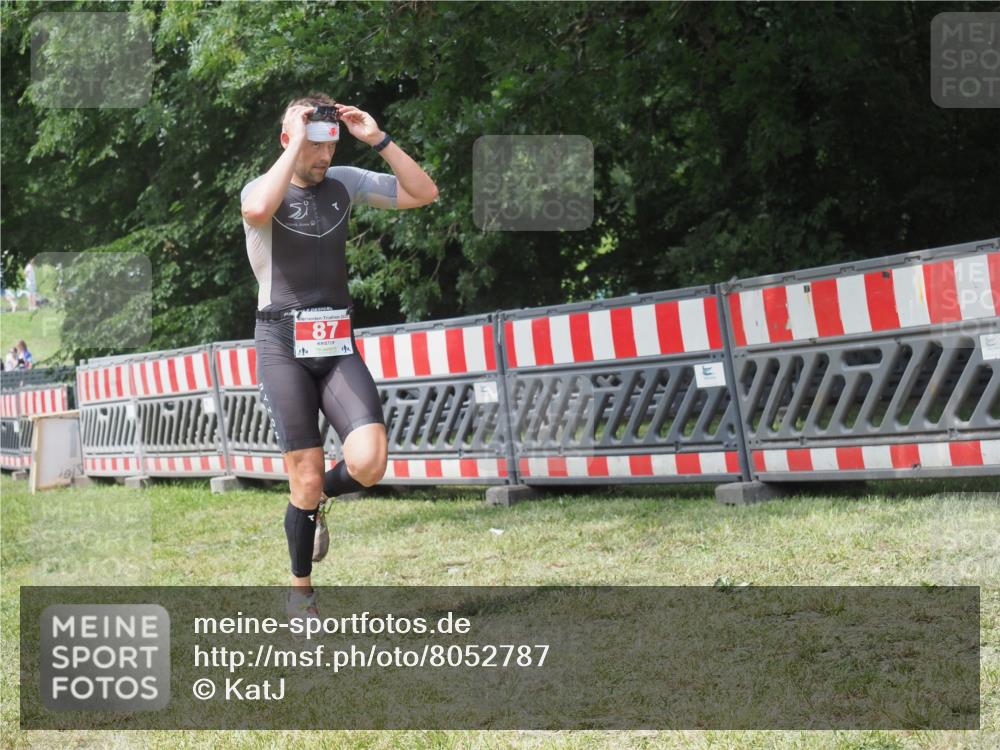 21.06.2025 - 27. Vierlanden-Triathlon KatJ http://msf.ph/oto/8052787 15.06.2025 12:08:11 Ziel 87 meine-sportfotos.de