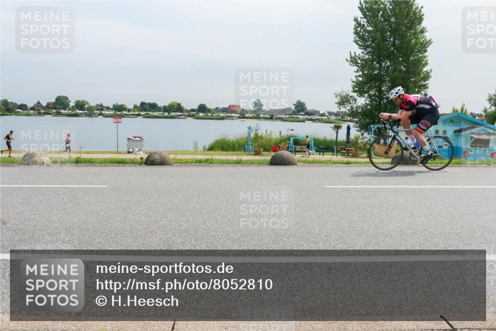 15.06.2025 - 27. Vierlanden-Triathlon H.Heesch http://msf.ph/oto/8052810 15.06.2025 11:01:08 Radfahren 2, 163, 194, 216, 241, 479, 695 meine-sportfotos.de