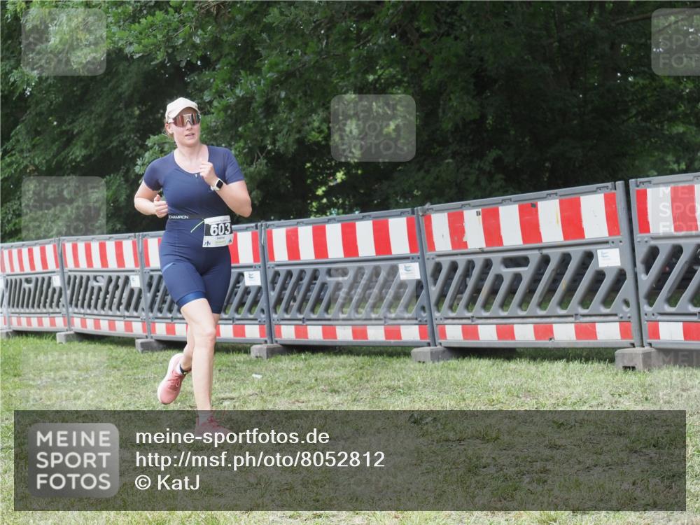 21.06.2025 - 27. Vierlanden-Triathlon KatJ http://msf.ph/oto/8052812 15.06.2025 12:09:35 Ziel 603 meine-sportfotos.de