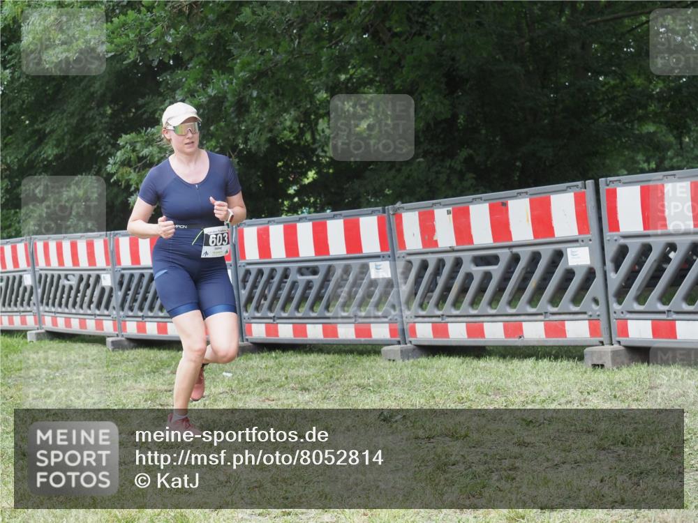 21.06.2025 - 27. Vierlanden-Triathlon KatJ http://msf.ph/oto/8052814 15.06.2025 12:09:35 Ziel 603 meine-sportfotos.de