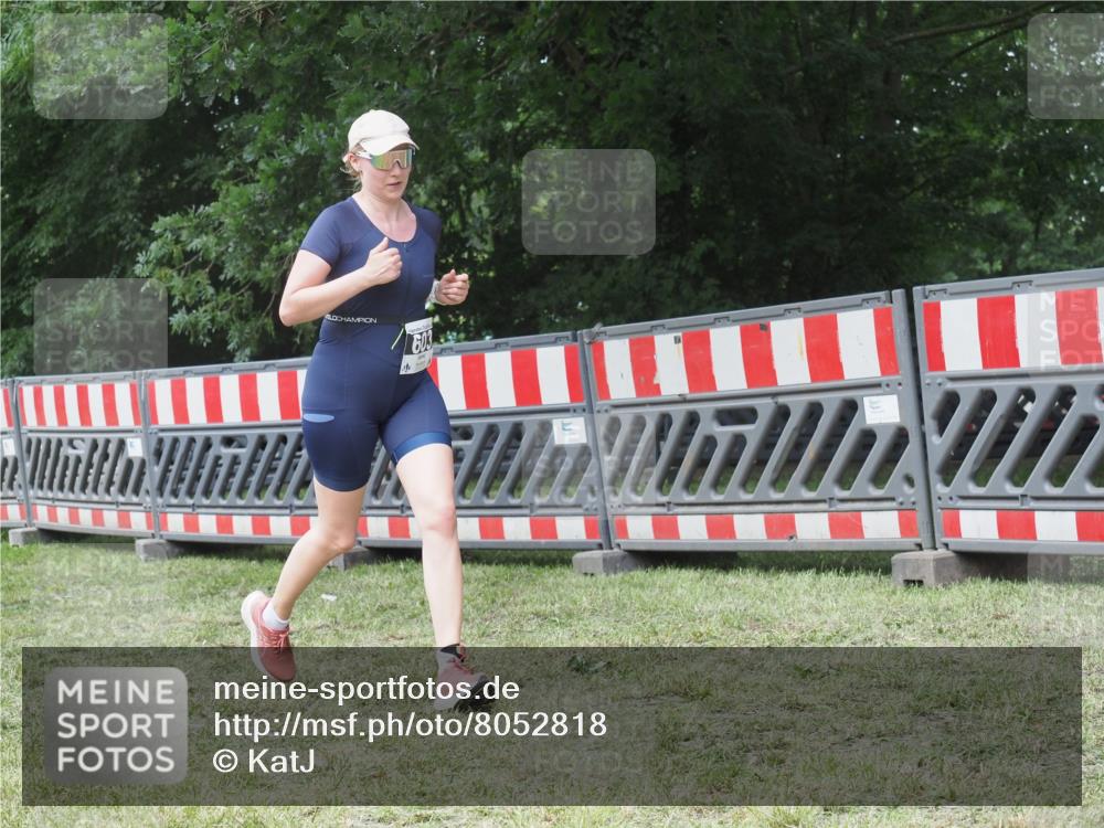 21.06.2025 - 27. Vierlanden-Triathlon KatJ http://msf.ph/oto/8052818 15.06.2025 12:09:35 Ziel 603 meine-sportfotos.de