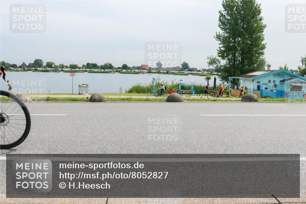15.06.2025 - 27. Vierlanden-Triathlon H.Heesch http://msf.ph/oto/8052827 15.06.2025 11:01:15 Radfahren 2, 123, 194, 200, 216, 241, 479, 484, 618 meine-sportfotos.de