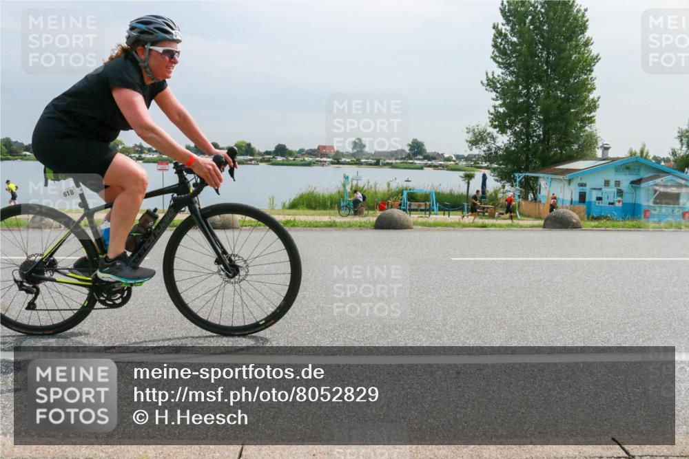 15.06.2025 - 27. Vierlanden-Triathlon H.Heesch http://msf.ph/oto/8052829 15.06.2025 11:01:15 Radfahren 2, 123, 194, 200, 216, 241, 479, 484, 618 meine-sportfotos.de