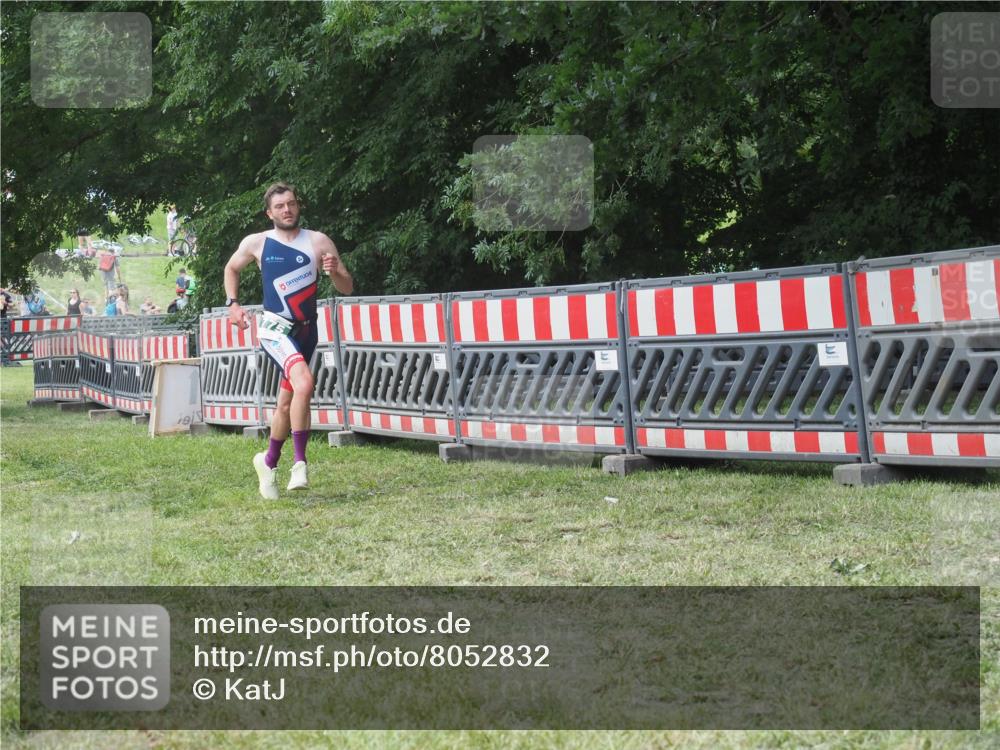 21.06.2025 - 27. Vierlanden-Triathlon KatJ http://msf.ph/oto/8052832 15.06.2025 12:10:12 Ziel 775 meine-sportfotos.de