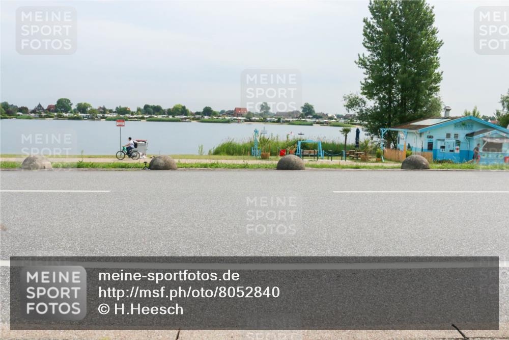 15.06.2025 - 27. Vierlanden-Triathlon H.Heesch http://msf.ph/oto/8052840 15.06.2025 11:01:17 Radfahren 123, 200, 484, 618 meine-sportfotos.de